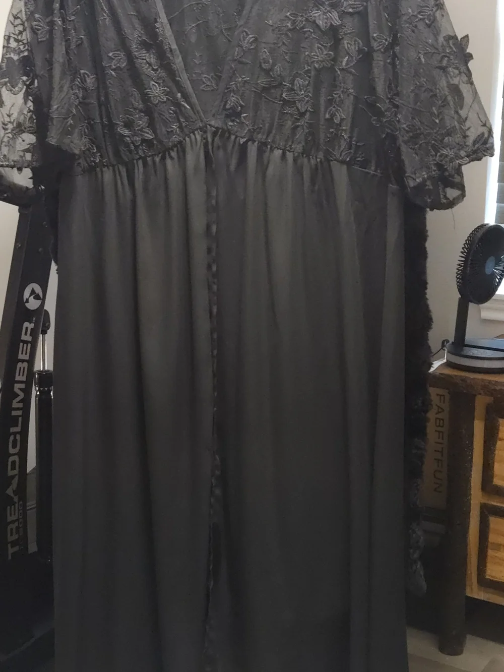Black Lace Bodice  Duster - Picture 8 of 9